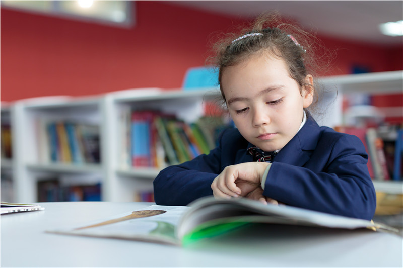 力迈中美国际学校：如何挑选最适合给1-9岁孩子的书？