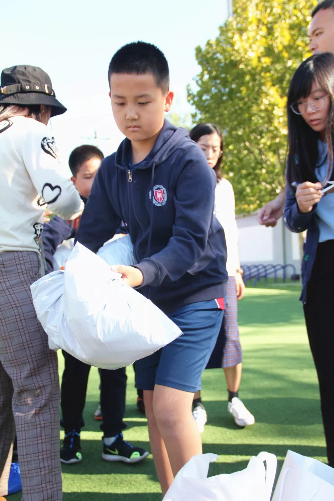 让爱变成一道光/北京市力迈中美国际学校冬衣捐助公益活动 (图10)